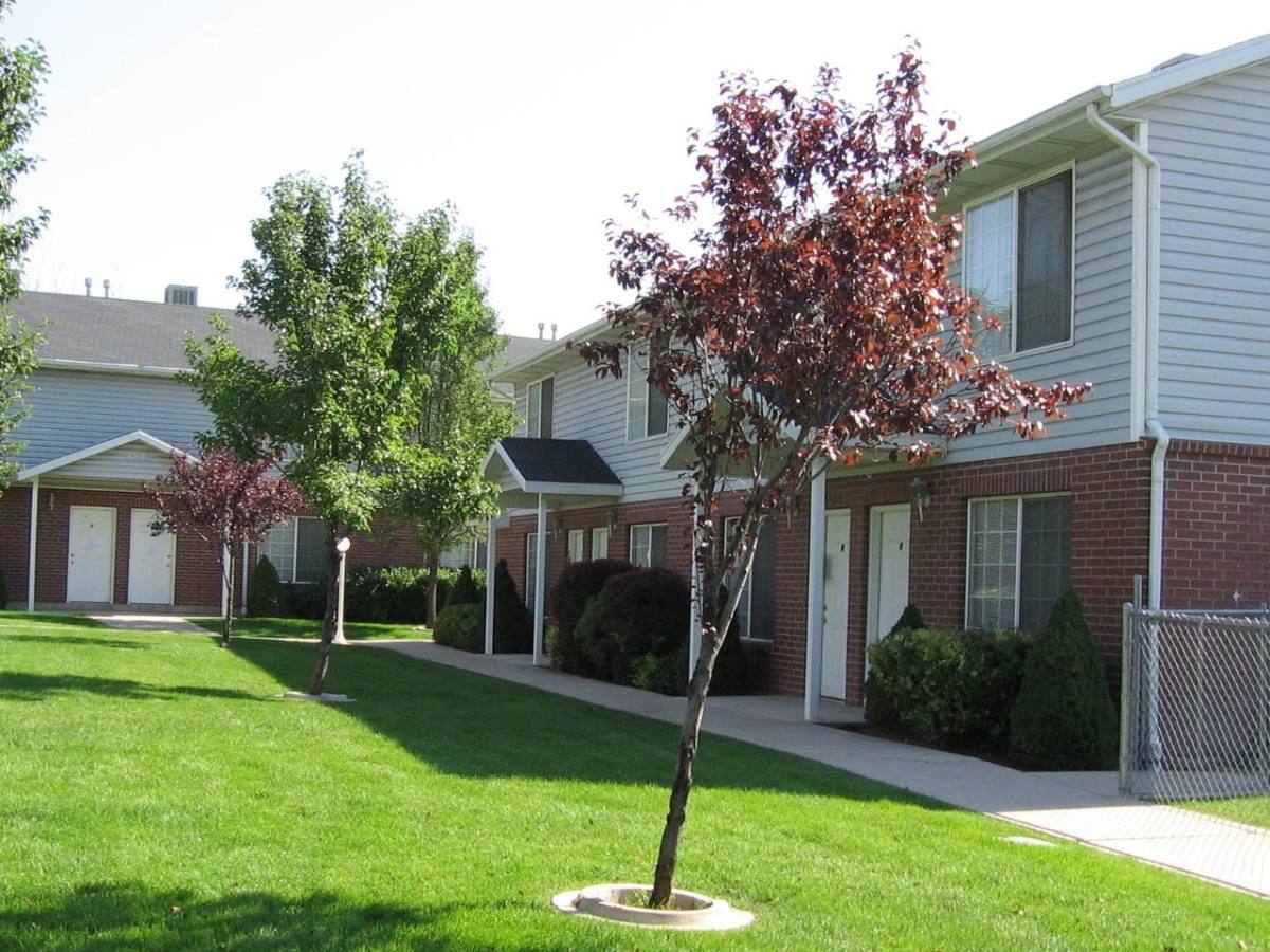 Townhouse for rent at 488 Elm St, Layton, UT 84041