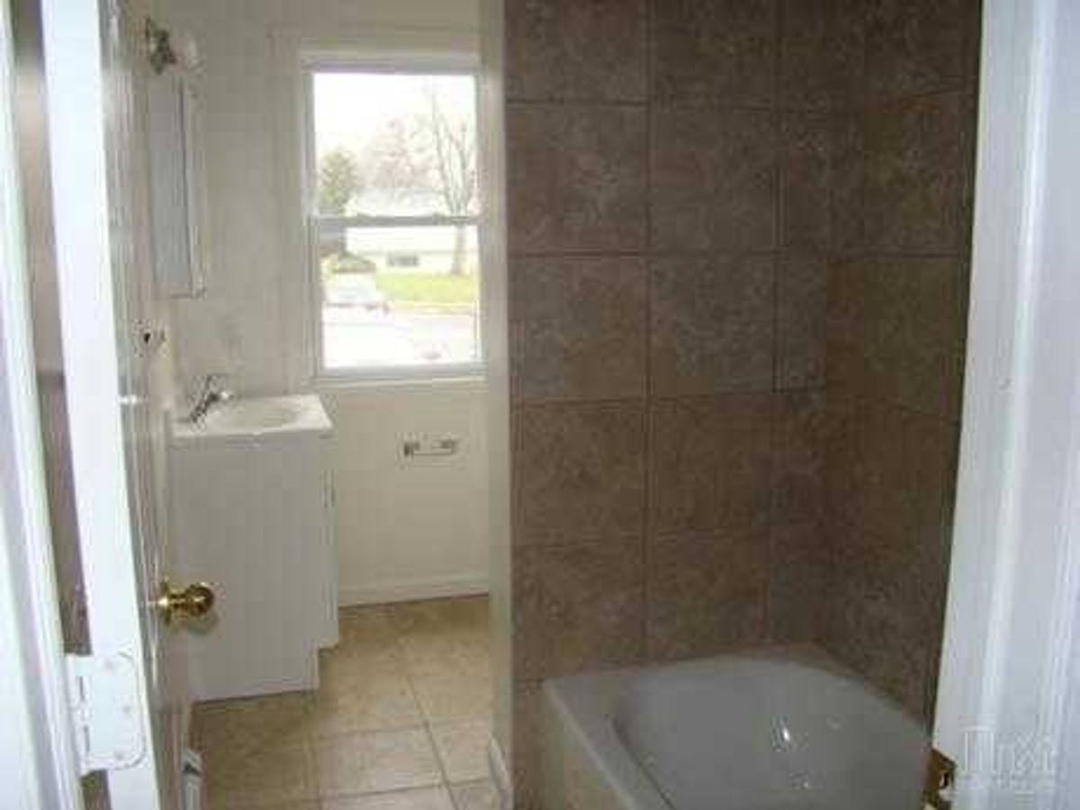 Apartment for rent at 100 Lucas Dr, Bordentown, NJ 08505