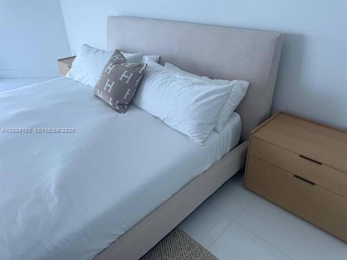 Apartment for rent at 17301 Biscayne Blvd, North Miami Beach, FL 33160