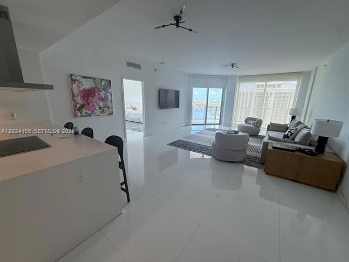 Apartment for rent at 17301 Biscayne Blvd, North Miami Beach, FL 33160