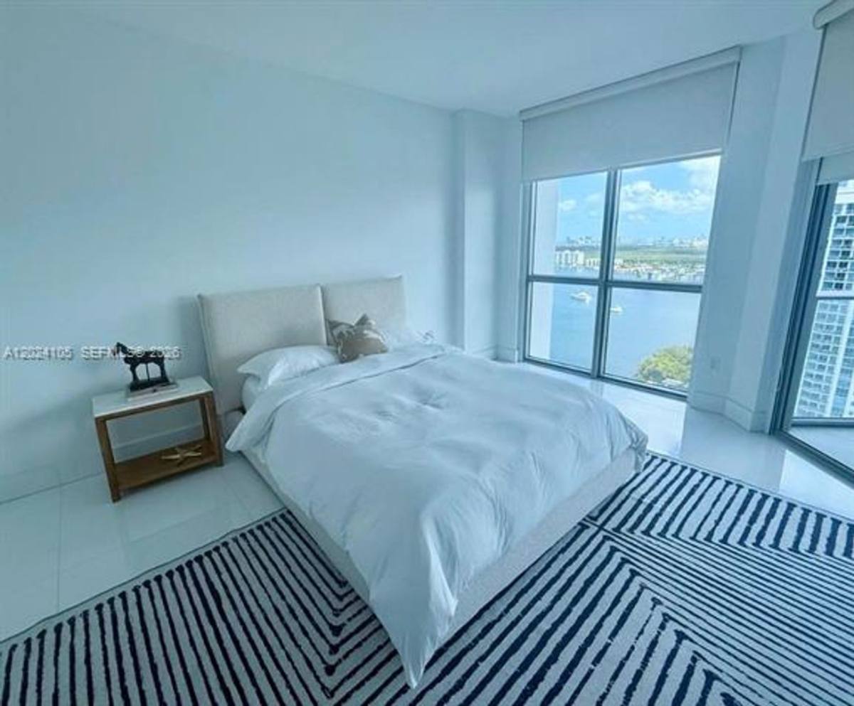 Apartment for rent at 17301 Biscayne Blvd, North Miami Beach, FL 33160