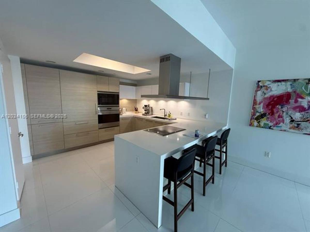 Apartment for rent at 17301 Biscayne Blvd, North Miami Beach, FL 33160