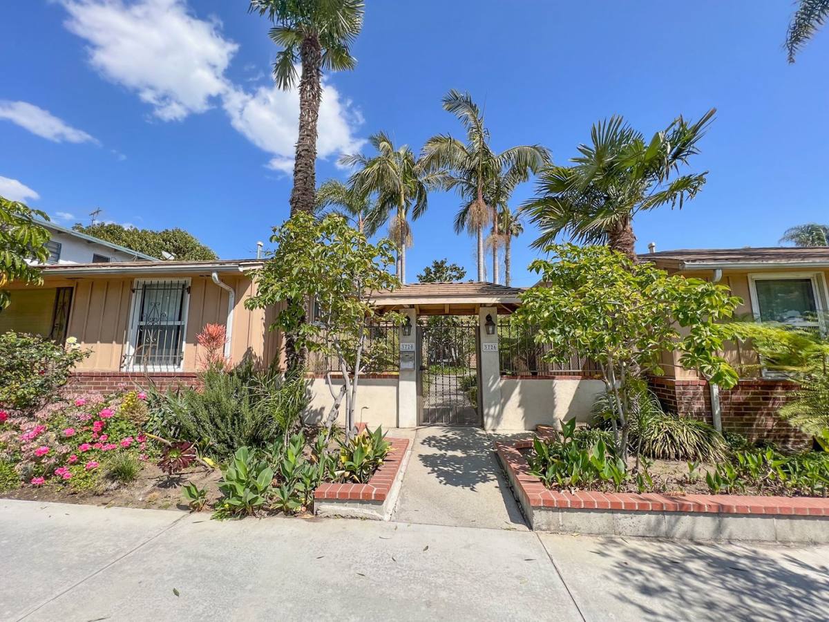 Apartment for rent at 3720-26 Centinela Ave, Los Angeles, CA 90066