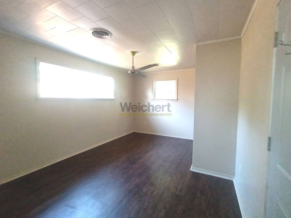 House for rent at 645 N 6th St, Paragould, AR 72450