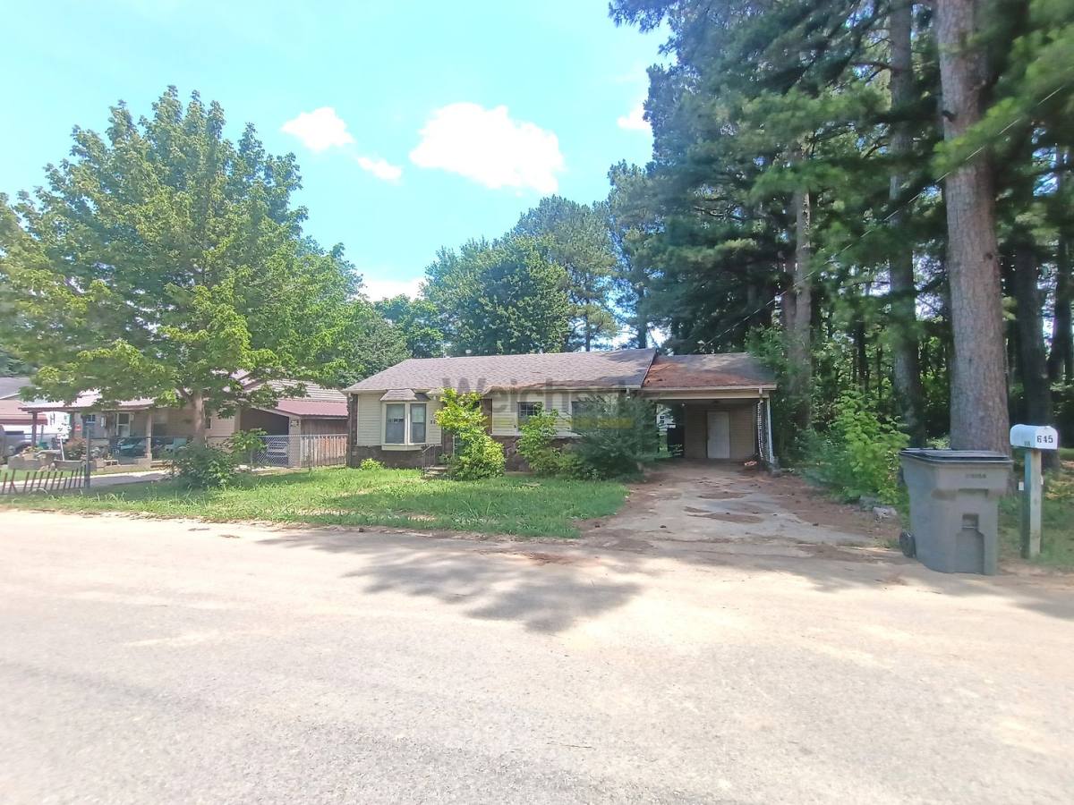 House for rent at 645 N 6th St, Paragould, AR 72450