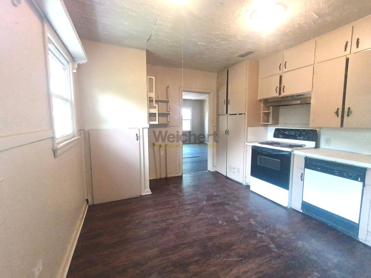 House for rent at 645 N 6th St, Paragould, AR 72450