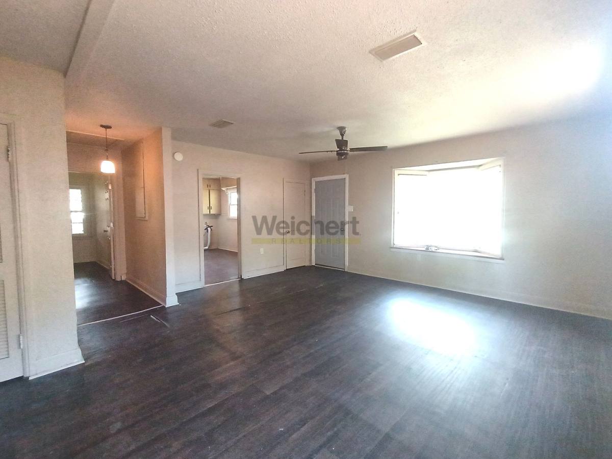 House for rent at 645 N 6th St, Paragould, AR 72450