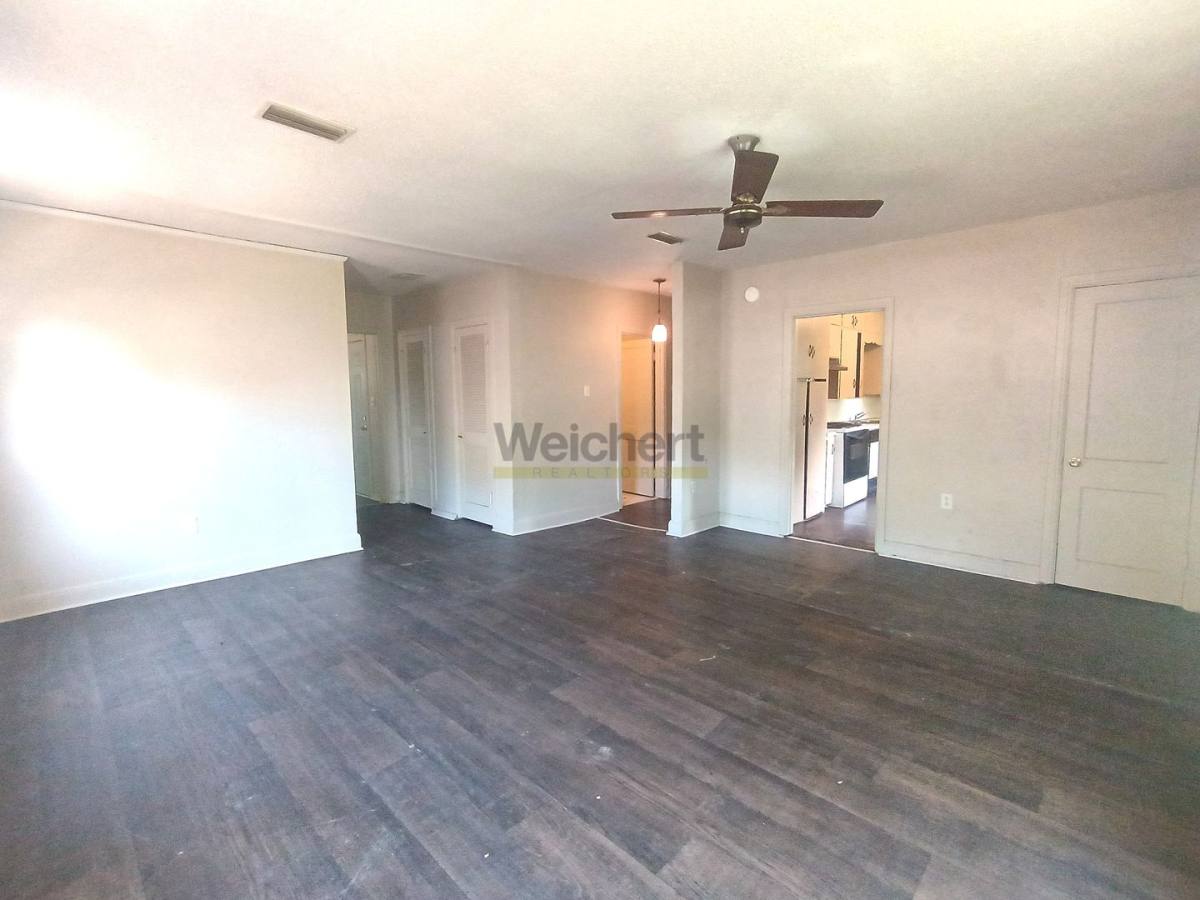 House for rent at 645 N 6th St, Paragould, AR 72450