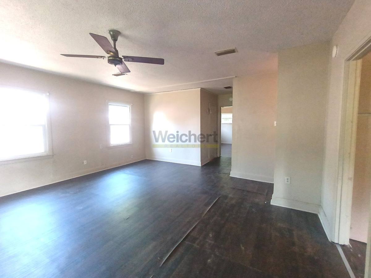 House for rent at 645 N 6th St, Paragould, AR 72450