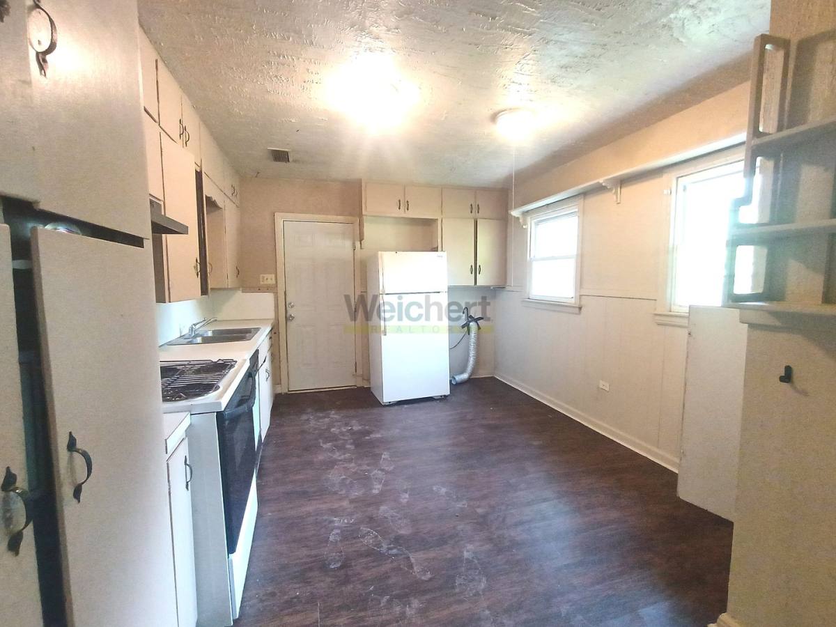 House for rent at 645 N 6th St, Paragould, AR 72450