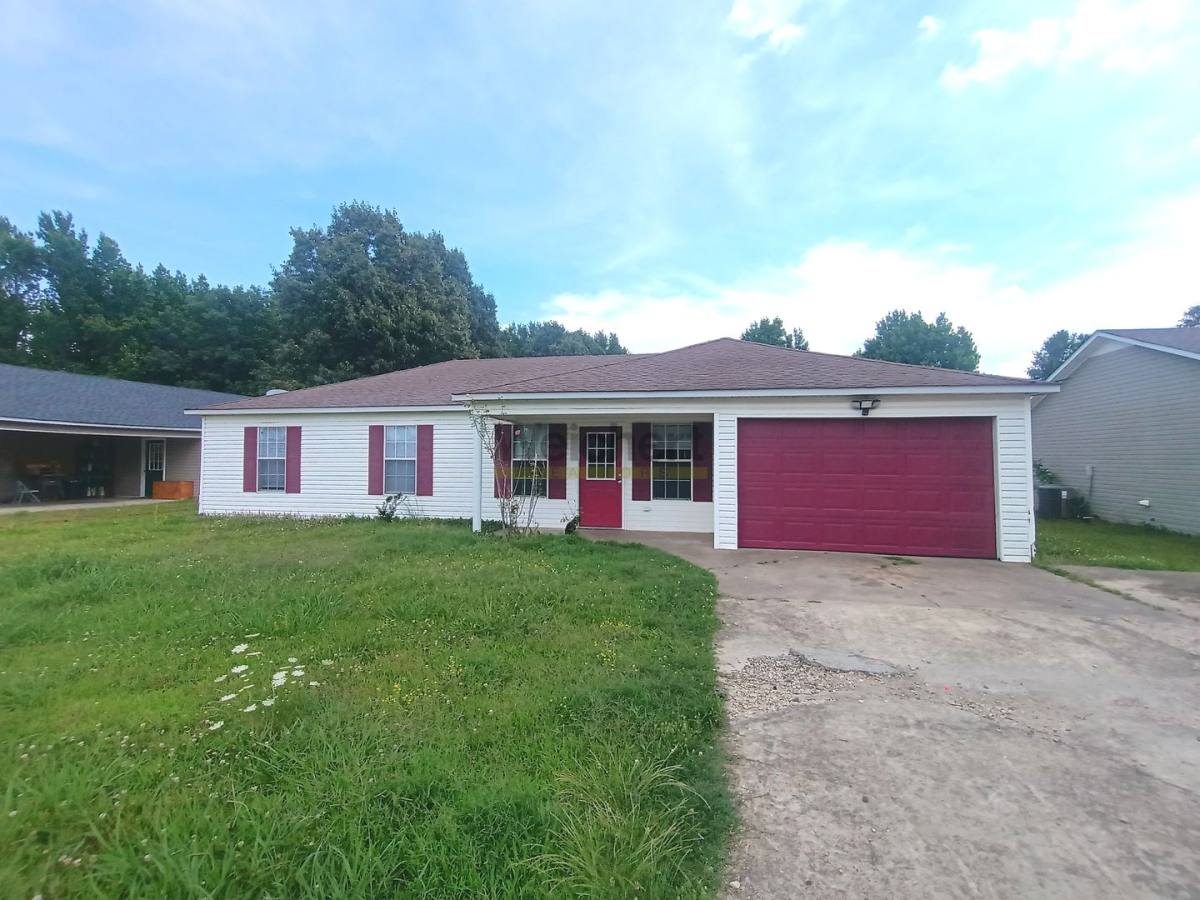 House for rent at 703 N 10th Ave, Paragould, AR 72450