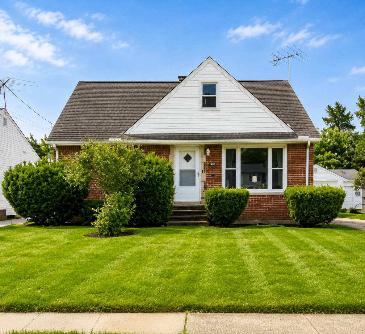 House for rent at 884 E 248th St, Euclid, OH 44123