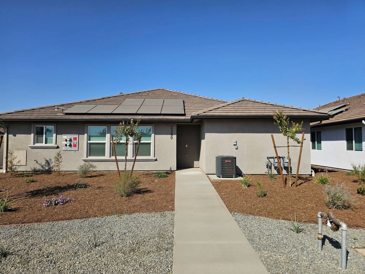 Apartment for rent at 2380, 2392, 2398, 2404 Oakmont Circle, Tulare, CA 93274
