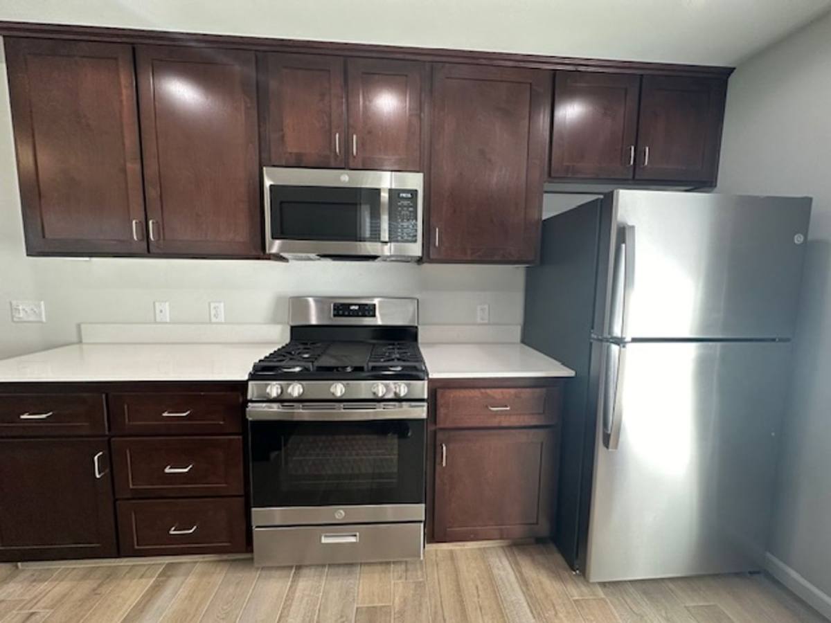 Apartment for rent at 2380, 2392, 2398, 2404 Oakmont Circle, Tulare, CA 93274