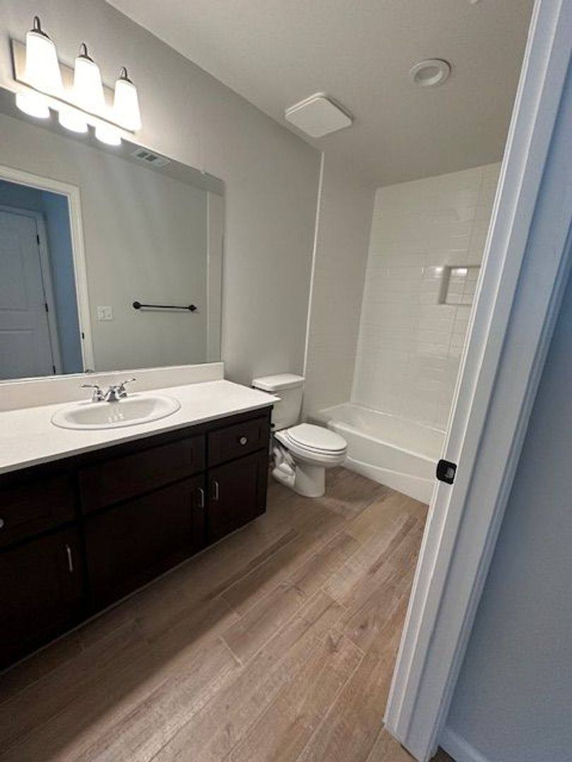 Apartment for rent at 2380, 2392, 2398, 2404 Oakmont Circle, Tulare, CA 93274