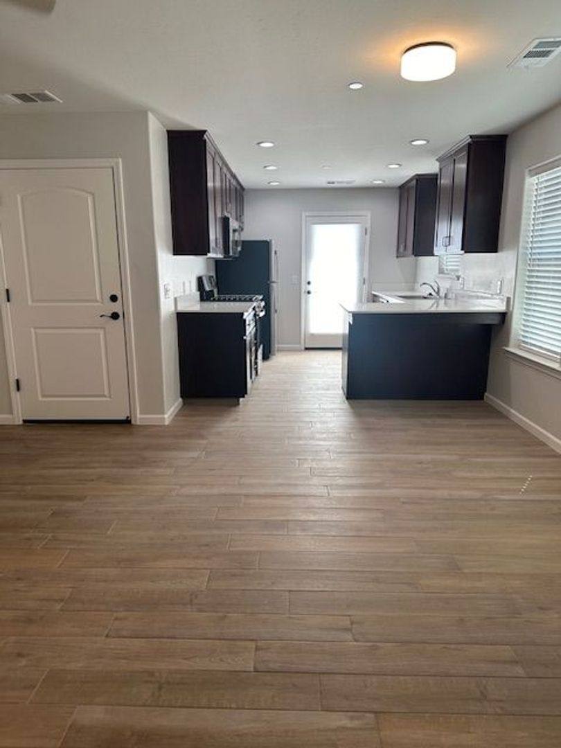 Apartment for rent at 2380, 2392, 2398, 2404 Oakmont Circle, Tulare, CA 93274