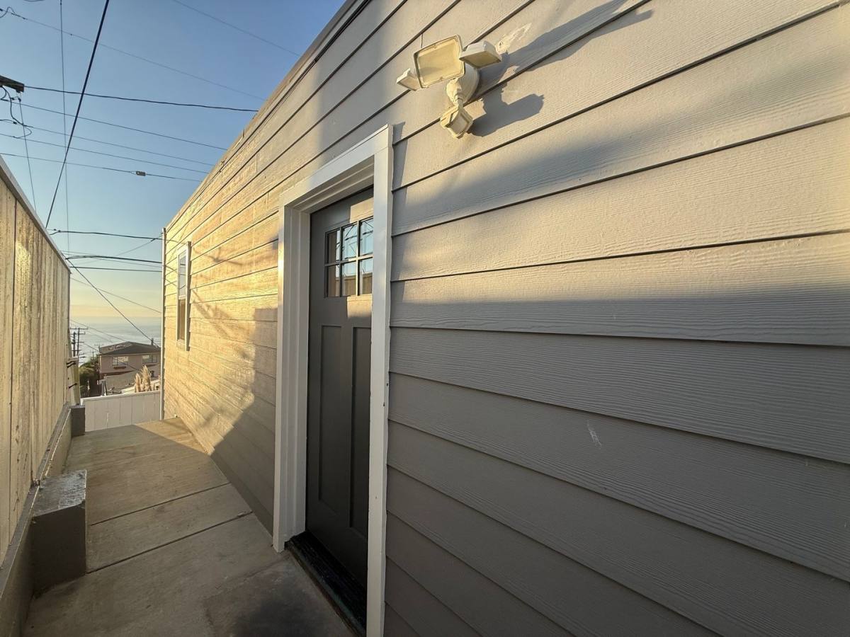 Apartment for rent at 94 Clearview Dr, Daly City, CA 94015