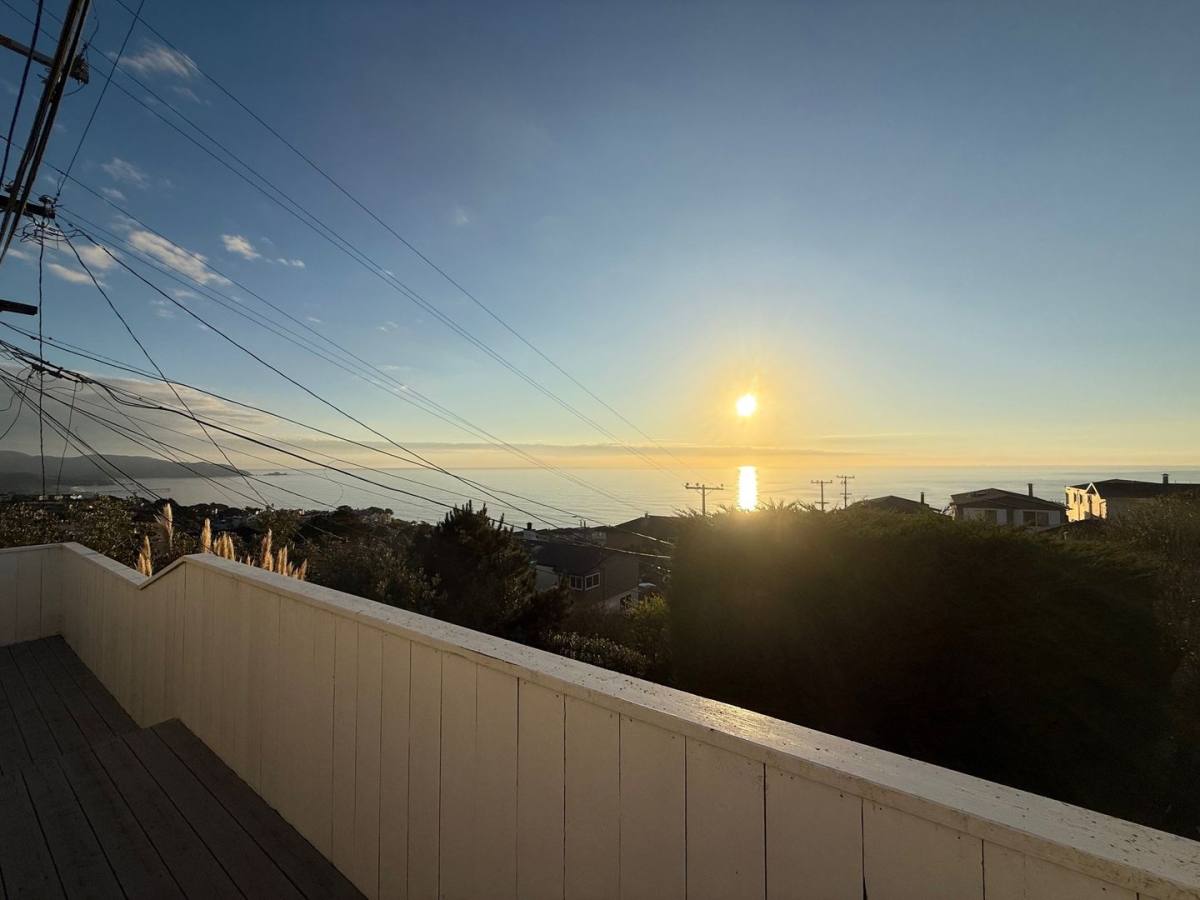 Apartment for rent at 94 Clearview Dr, Daly City, CA 94015