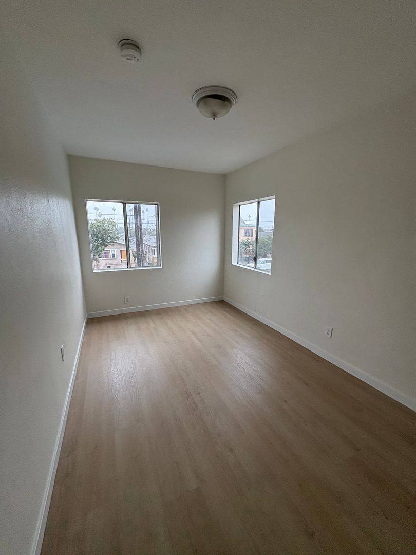 Apartment for rent at 629 W Vernon Ave, Los Angeles, CA 90037