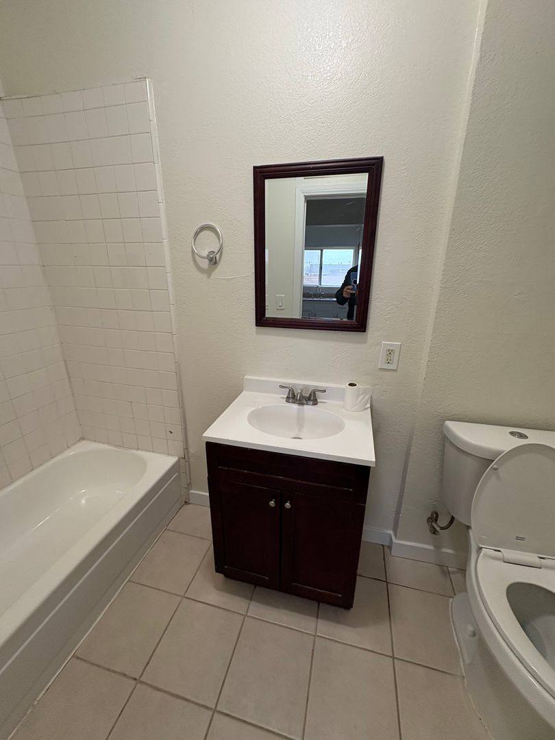 Apartment for rent at 629 W Vernon Ave, Los Angeles, CA 90037
