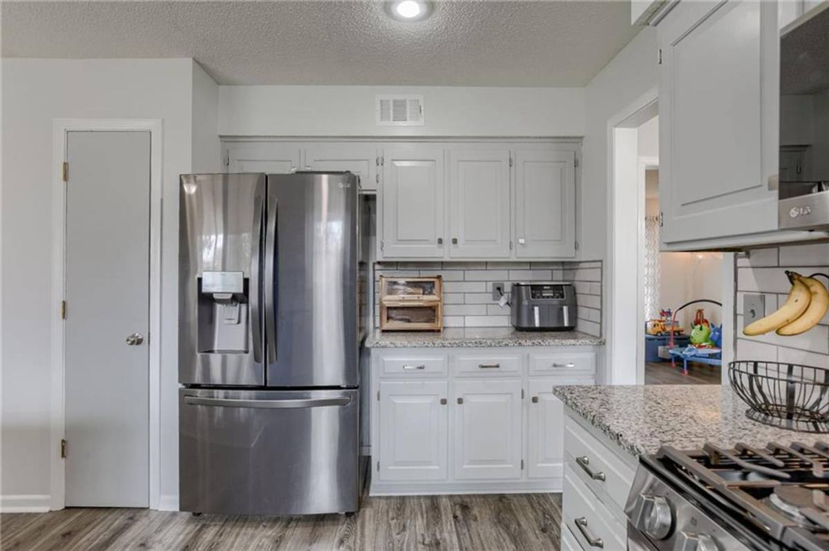 House for rent at 8615 W 72nd Terrace, Overland Park, KS 66204
