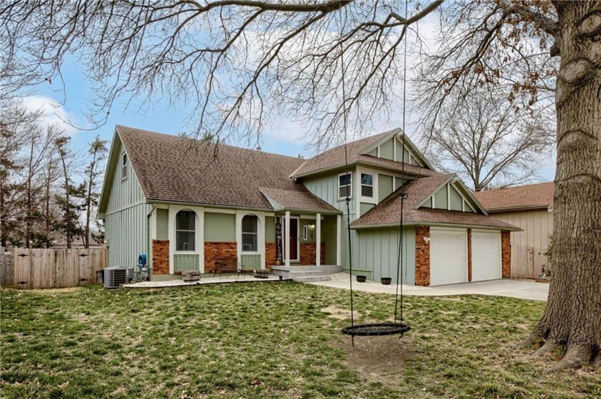 House for rent at 8615 W 72nd Terrace, Overland Park, KS 66204
