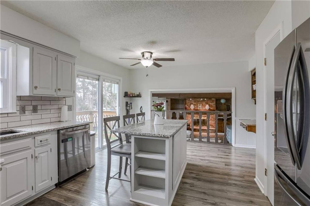 House for rent at 8615 W 72nd Terrace, Overland Park, KS 66204