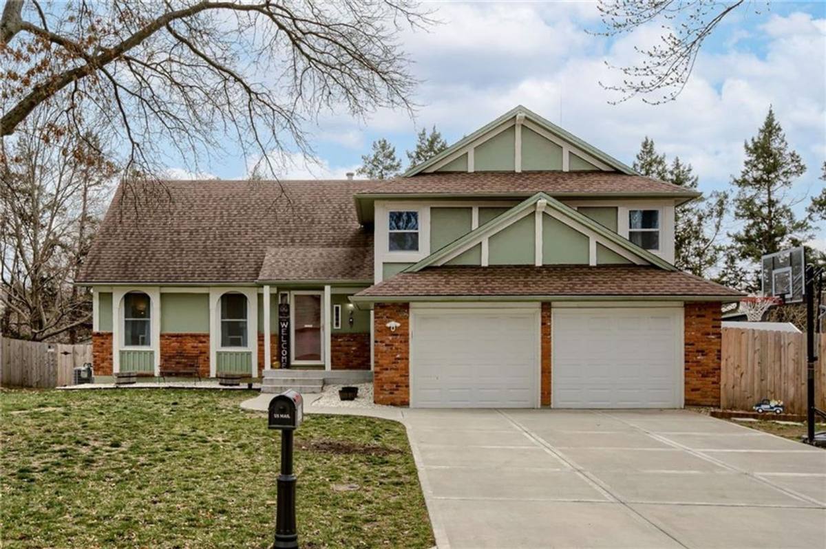 House for rent at 8615 W 72nd Terrace, Overland Park, KS 66204