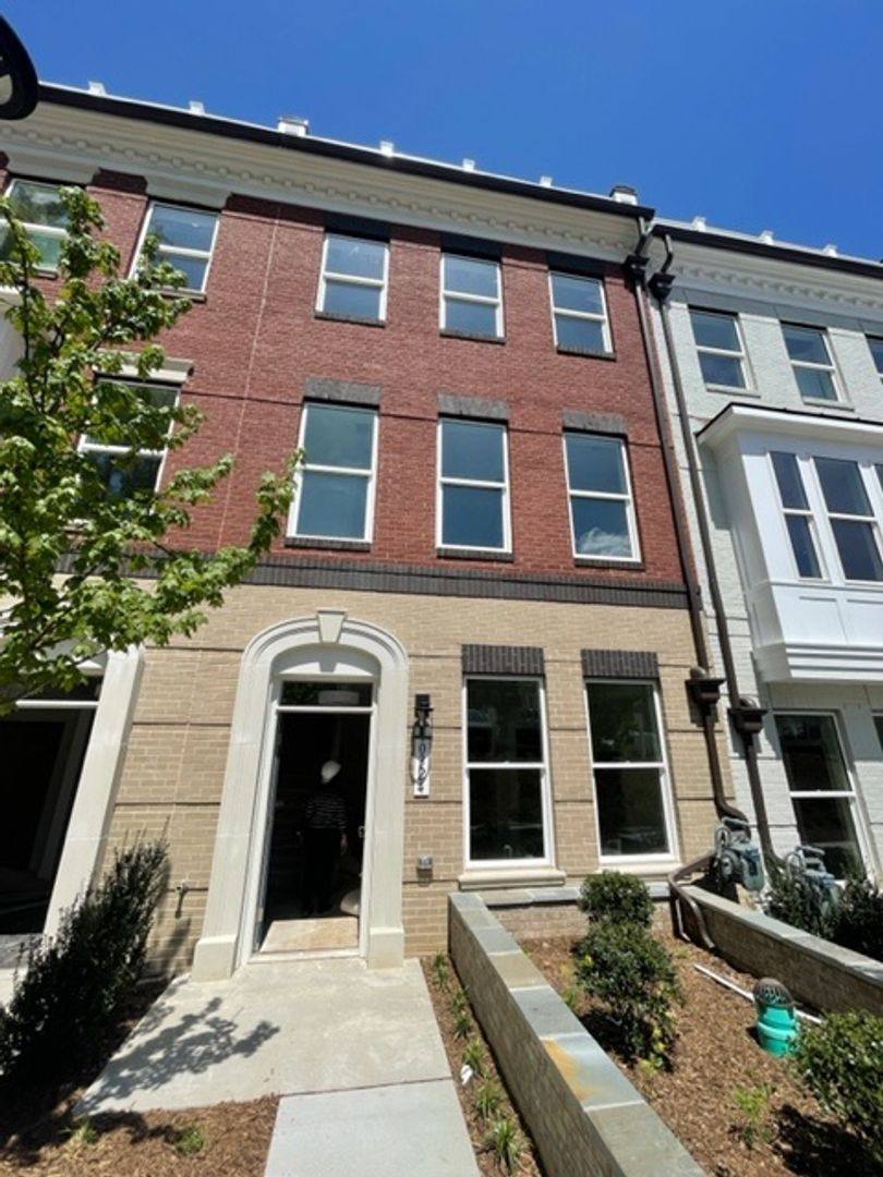 Townhouse for rent at 10324 Grosvenor Place, Rockville, MD 20852