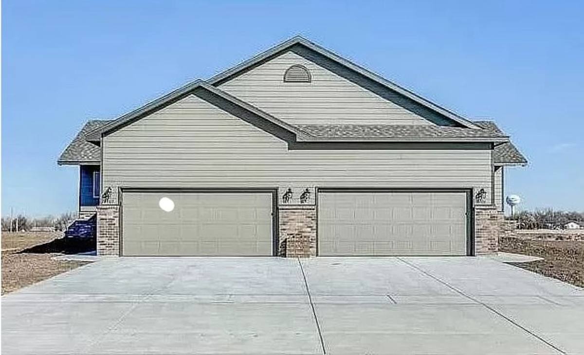 Apartment for rent at 2102 06 E Village Estates Dr, Wichita, KS 67219