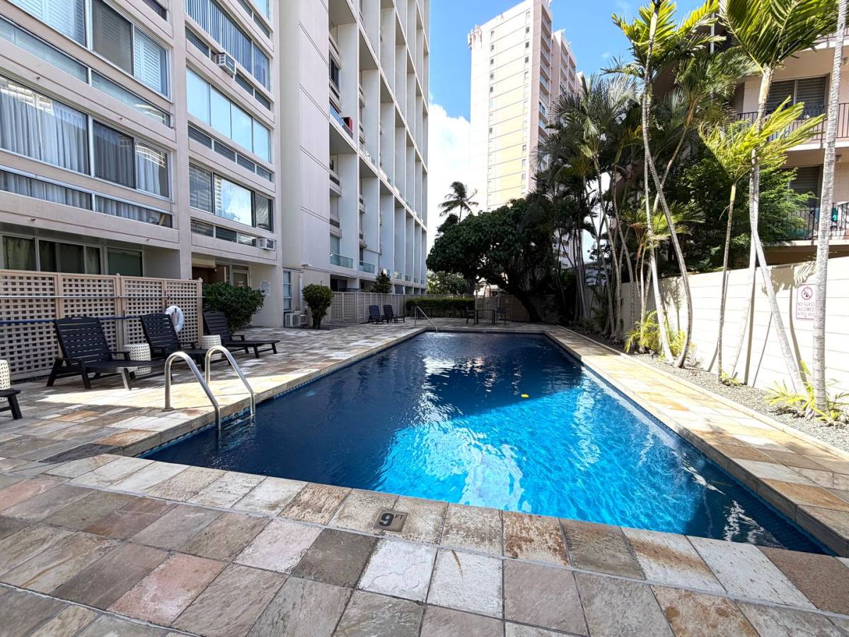 Apartment for rent at 555 University Ave, Honolulu, HI 96826