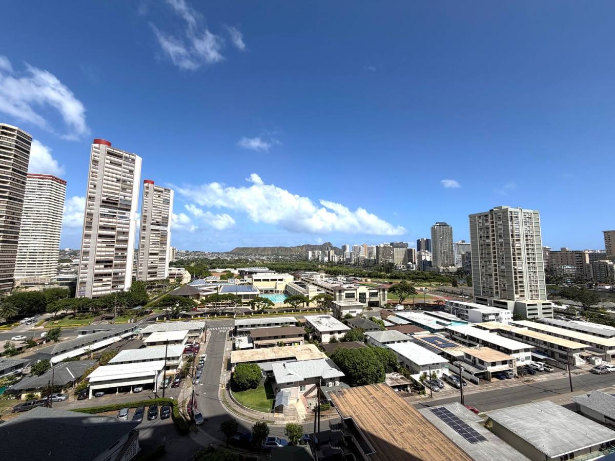 Apartment for rent at 555 University Ave, Honolulu, HI 96826