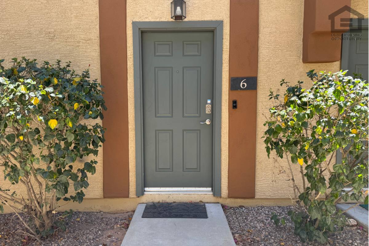 Condo for rent at 2727 N Price Rd, Chandler, AZ 85224