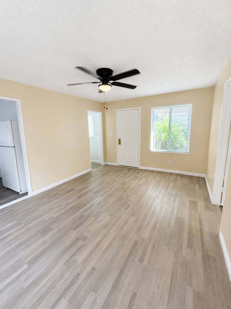 Apartment for rent at 2330 Locust Ave, Long Beach, CA 90806