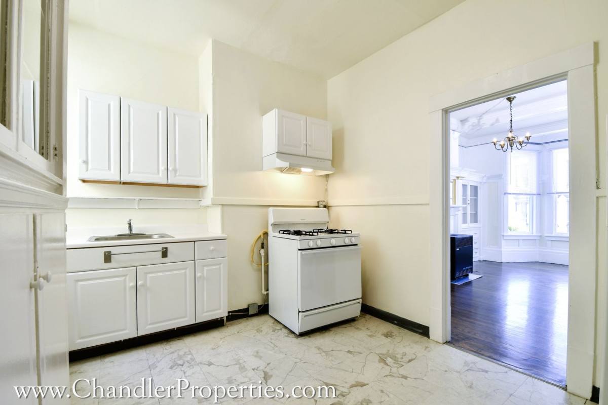 Apartment for rent at 652-656 Clayton St, San Francisco, CA 94117