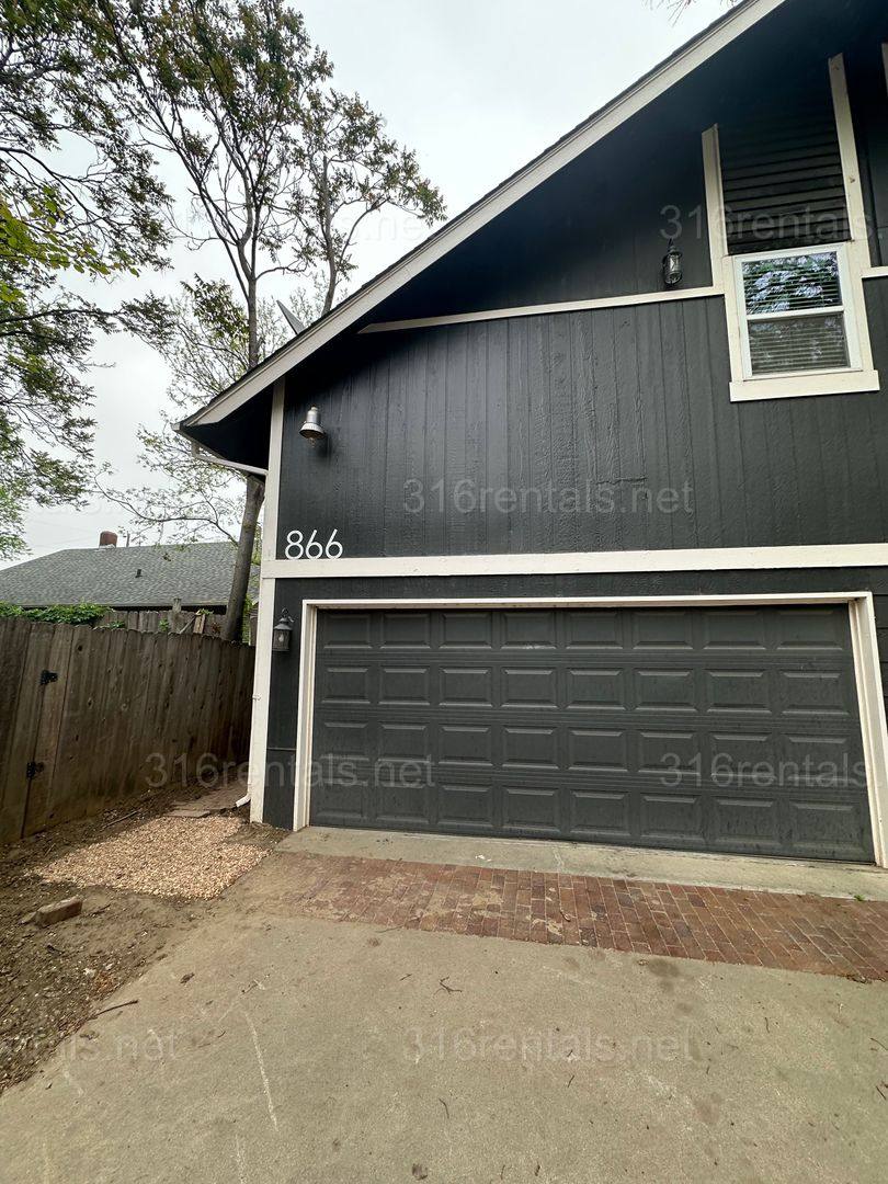 Apartment for rent at 866 N Nims St, Wichita, KS 67203