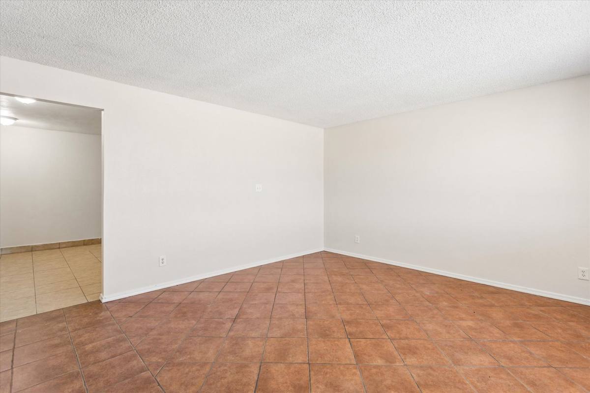 735 E S Mountain Ave, Phoenix, AZ 85042 - House for Rent - Image 7