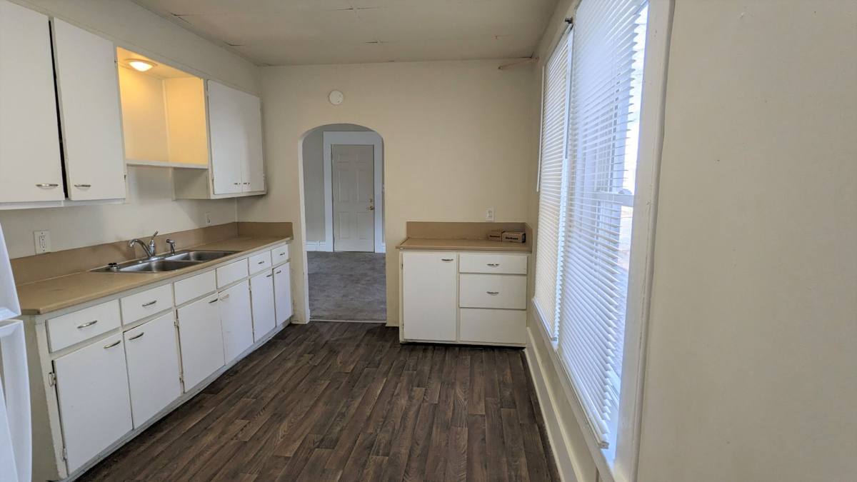 House for rent at 247 W Southern Ave, Muskegon, MI 49441