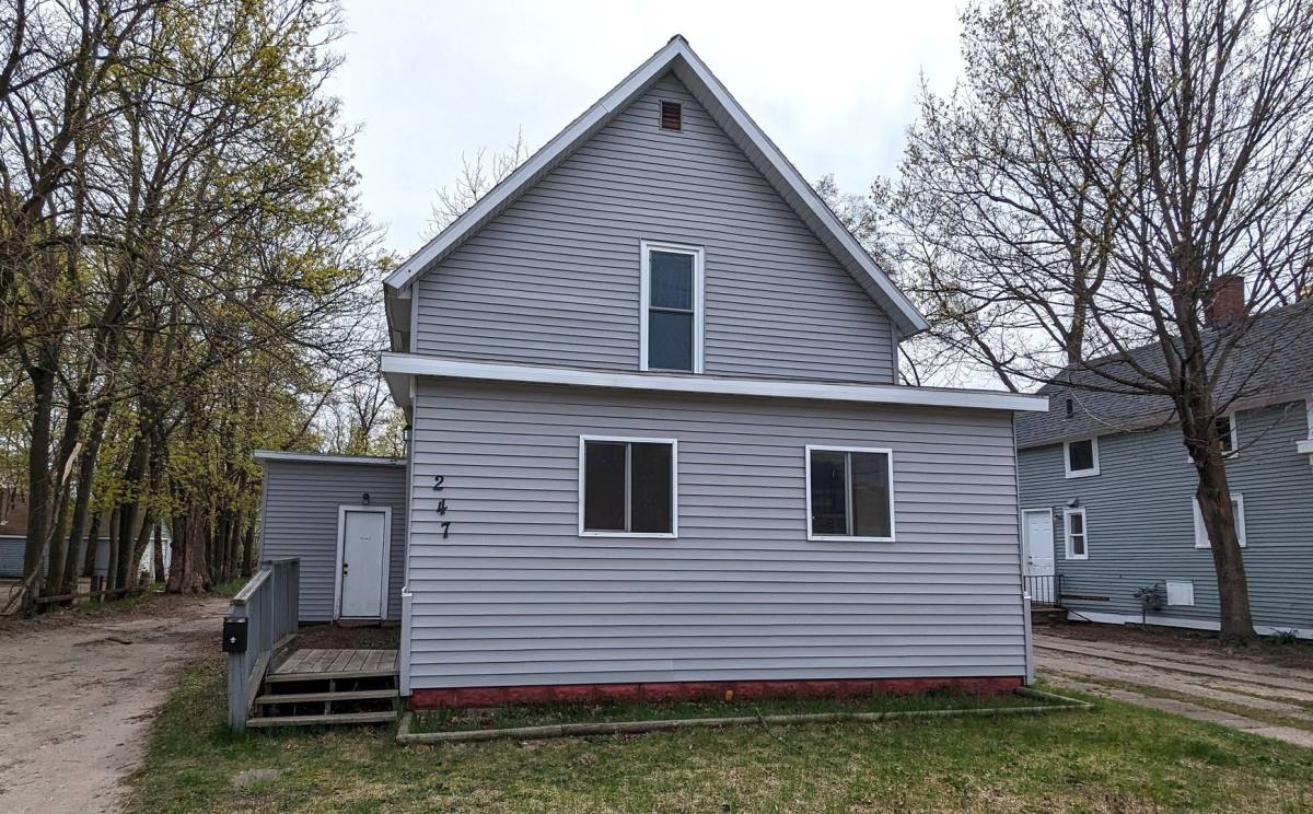 House for rent at 247 W Southern Ave, Muskegon, MI 49441