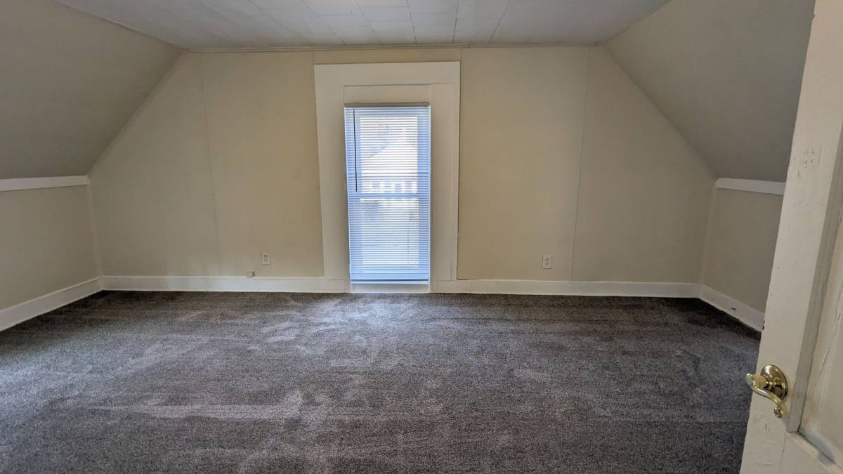 House for rent at 247 W Southern Ave, Muskegon, MI 49441