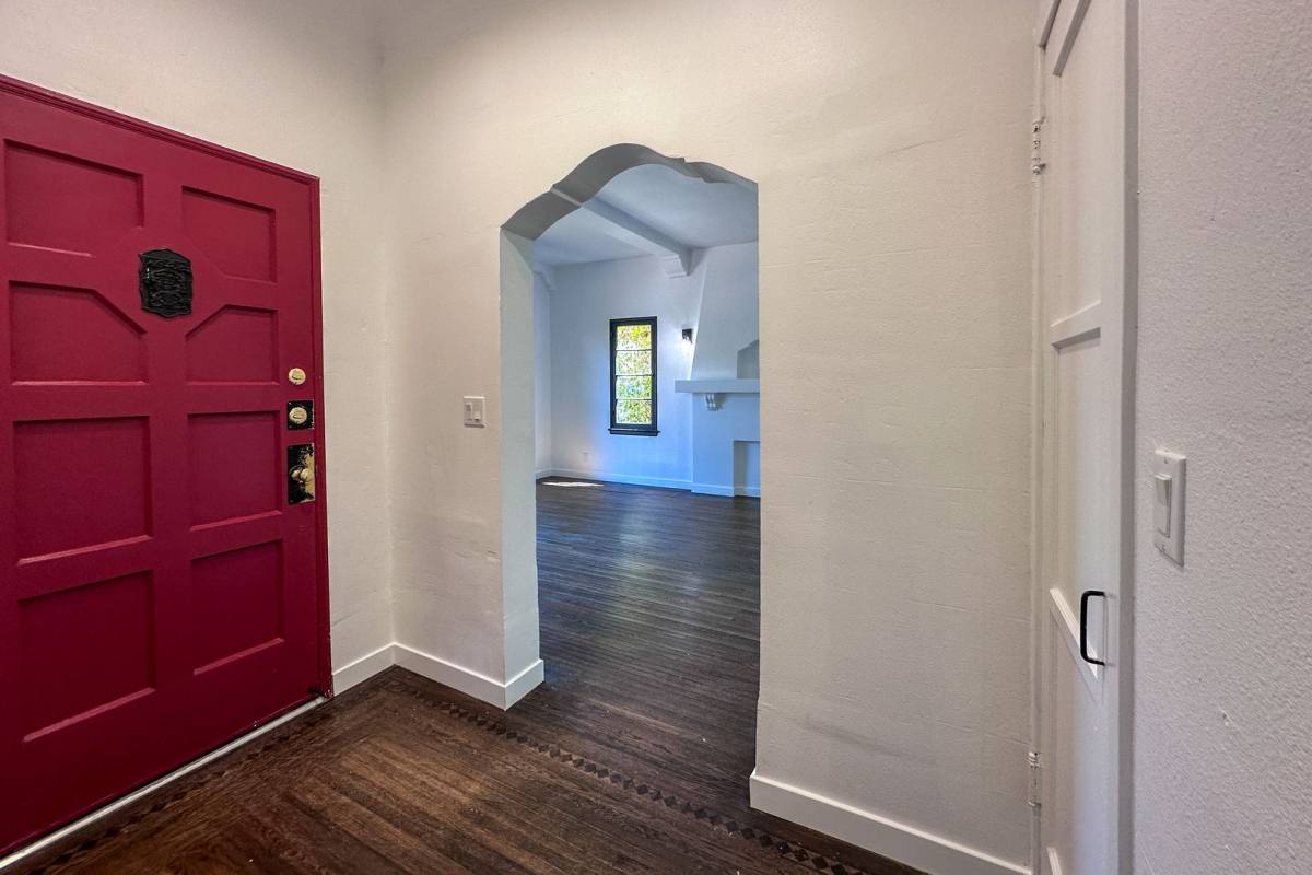 House for rent at 1521 S Stanley Ave, Los Angeles, CA 90019
