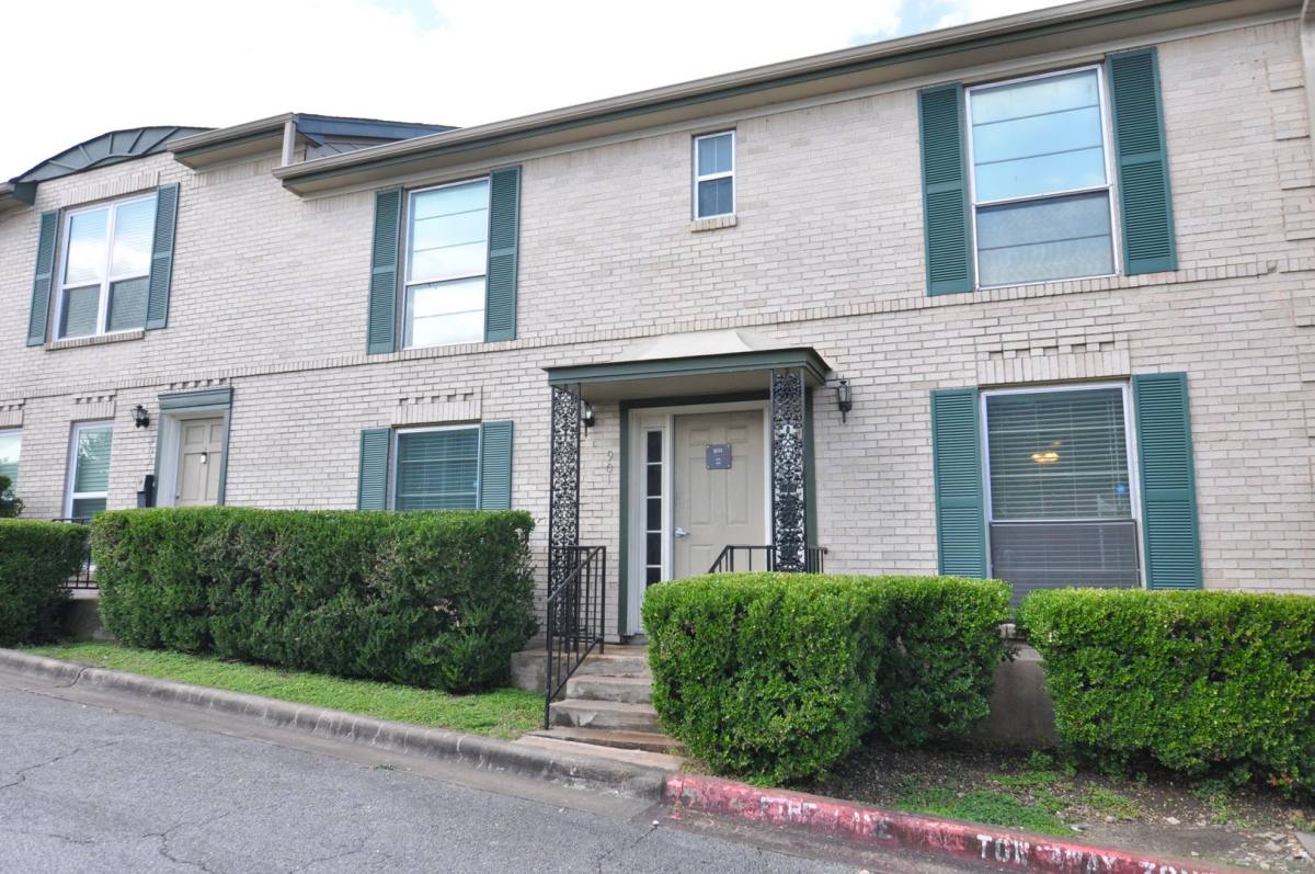 Apartment for rent at 901 E Oltorf, Austin, TX 78704