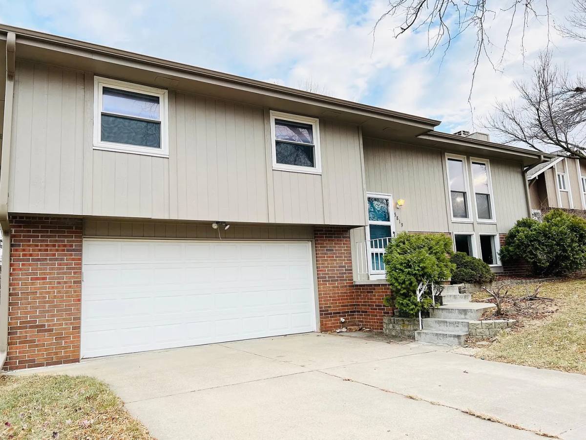 House for rent at 5819 N 127th Ave Circle, Omaha, NE 68164