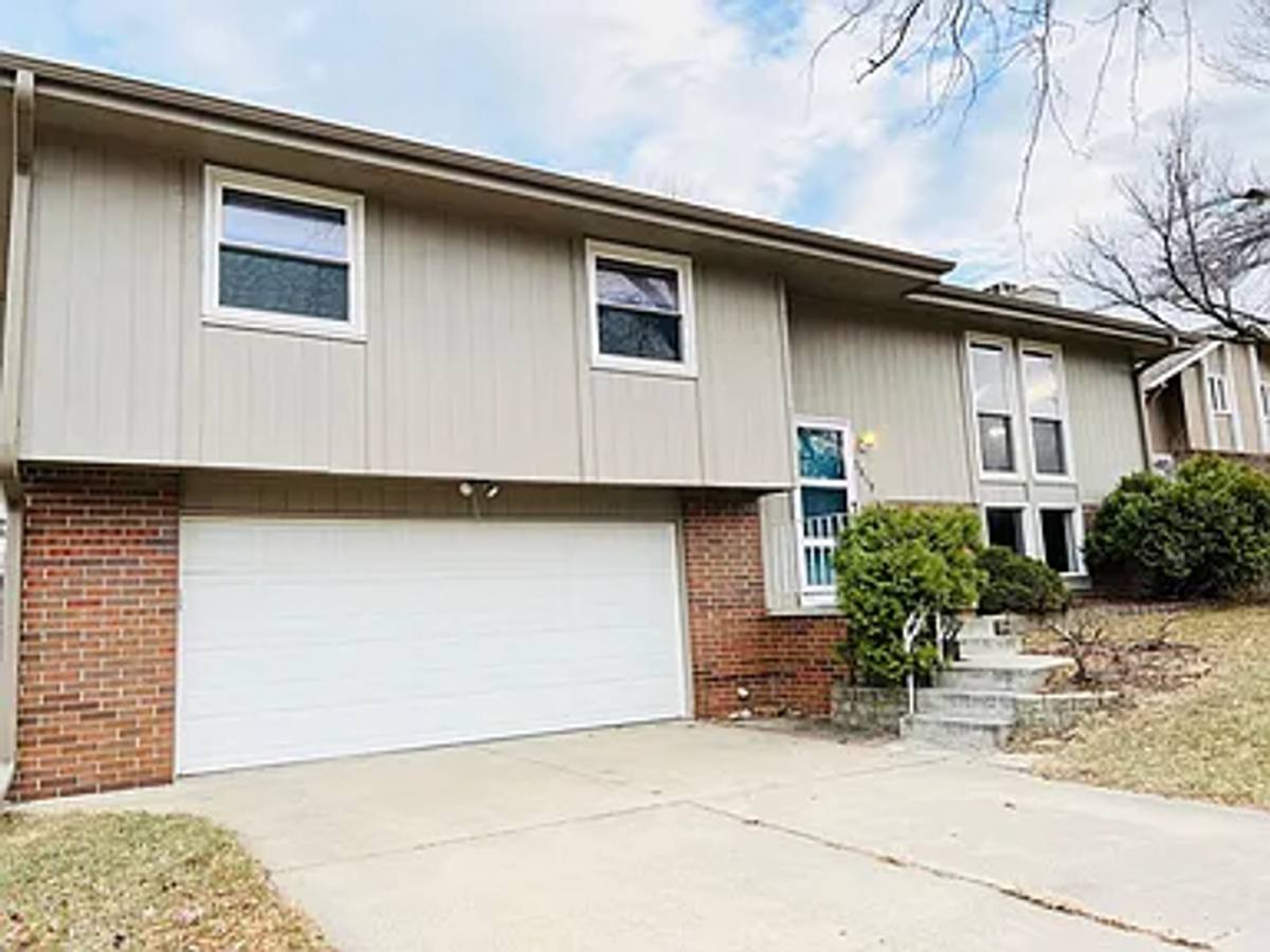 House for rent at 5819 N 127th Ave Circle, Omaha, NE 68164
