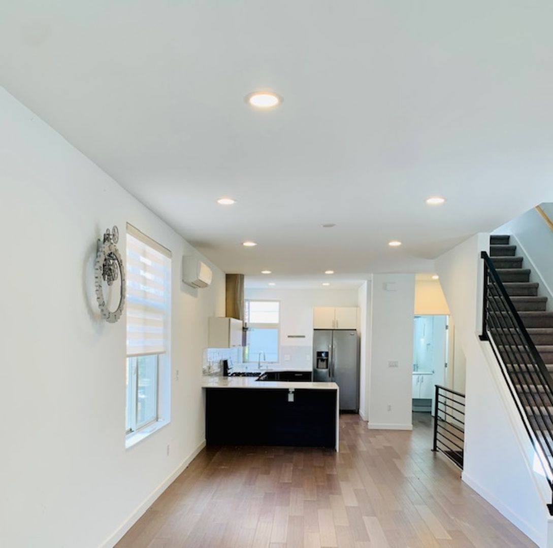 Townhouse for rent at 1721 NW 60th St, Seattle, WA 98107