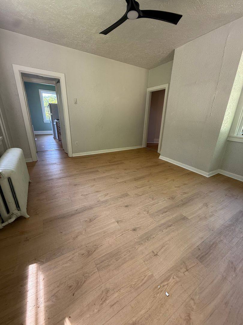 Apartment for rent at 1003 Middle Rd, Glenshaw, PA 15116