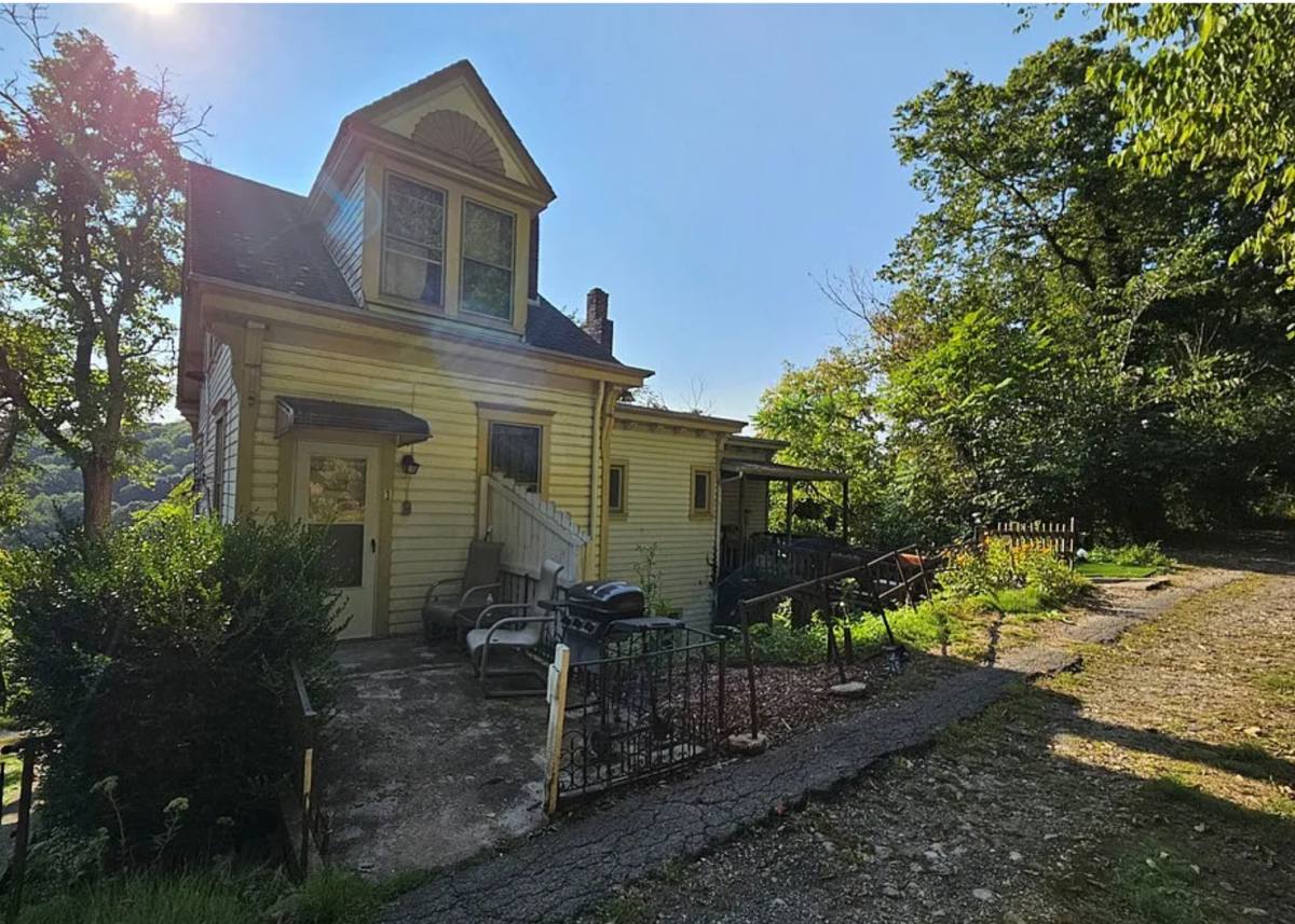 Apartment for rent at 1003 Middle Rd, Glenshaw, PA 15116