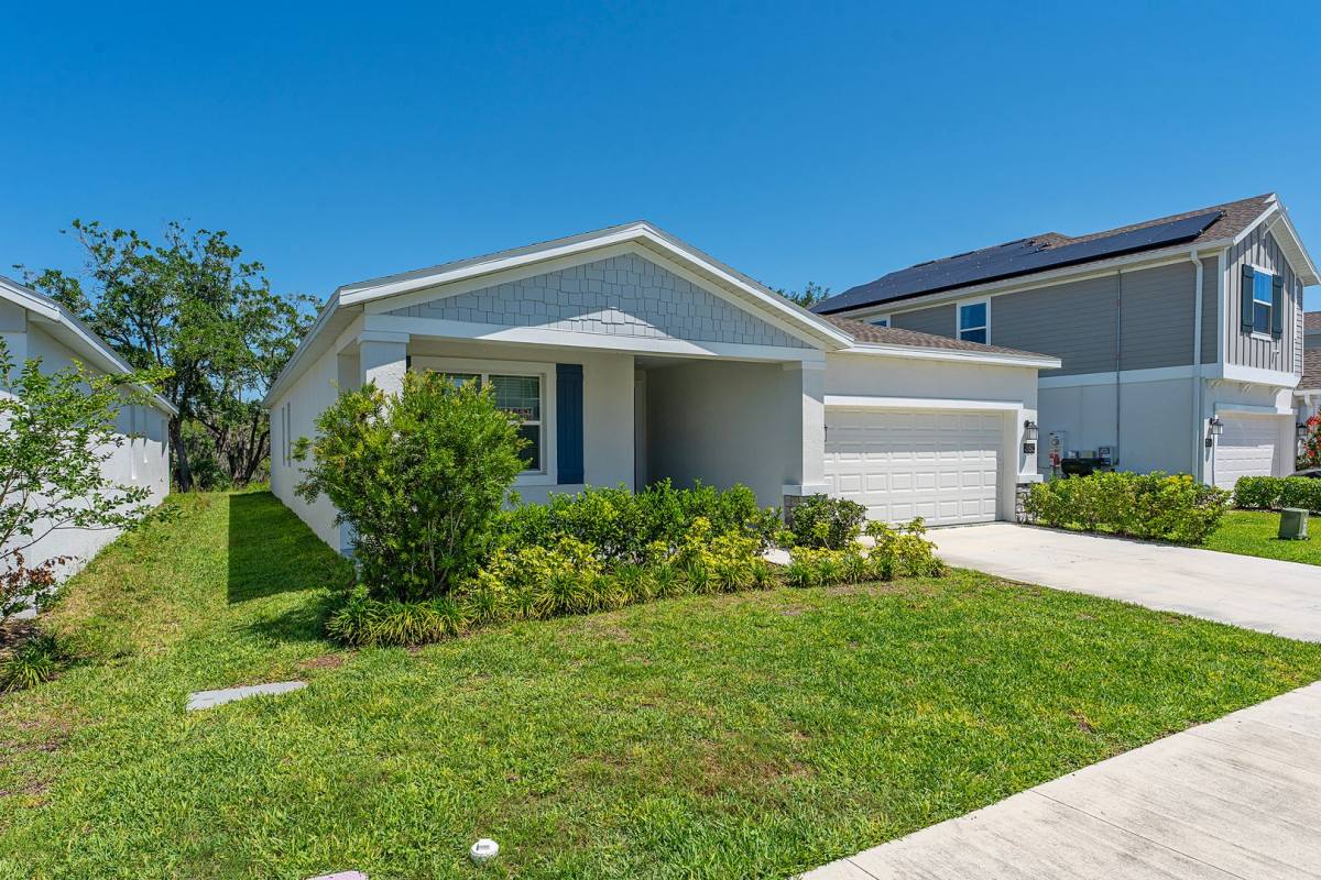 House for rent at 860 Daring Dr, Davenport, FL 33837