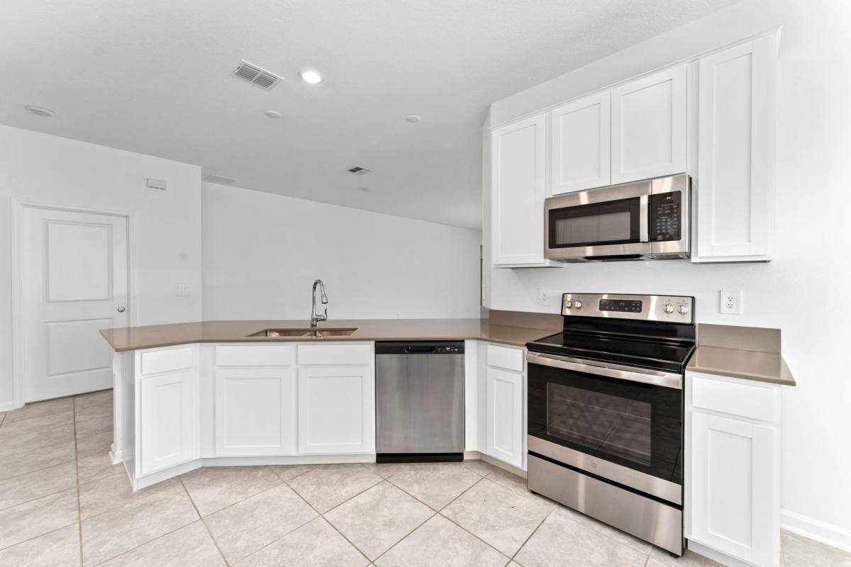 House for rent at 860 Daring Dr, Davenport, FL 33837