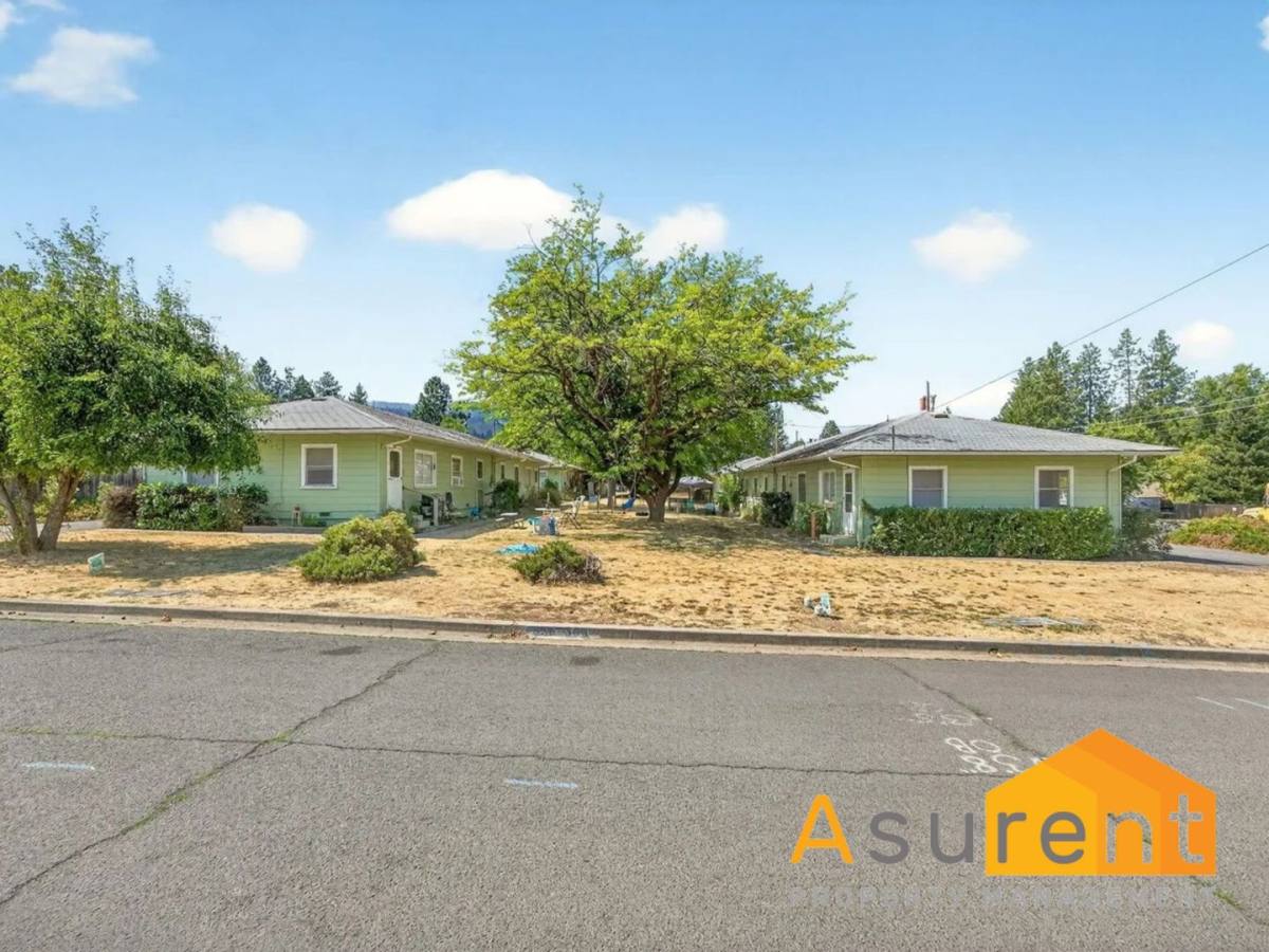 Townhouse for rent at 651-653 Park St, Ashland, OR 97520